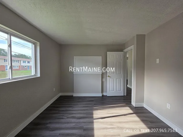 8 Hillside Ln #4 — Photo 12