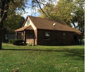 1003 Carroll St, Pawnee, IL 62558