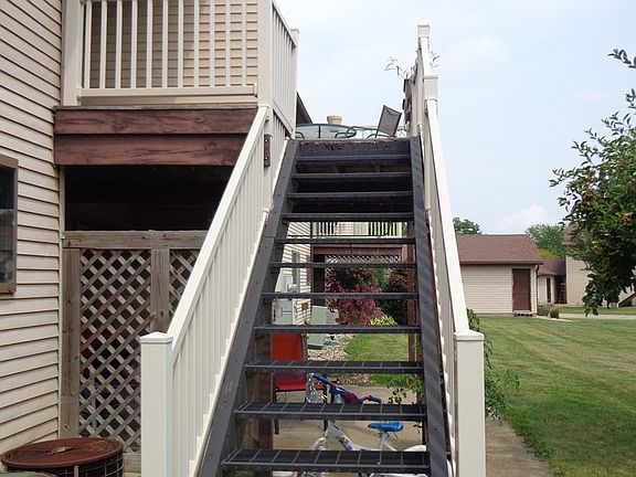 Stairs from deck to garage