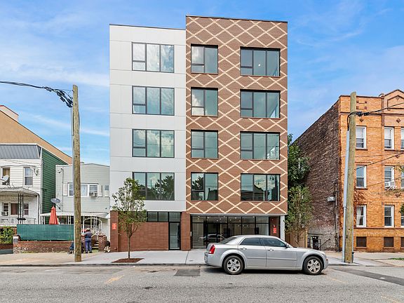 2nd image of 28 Vroom St Unit 405