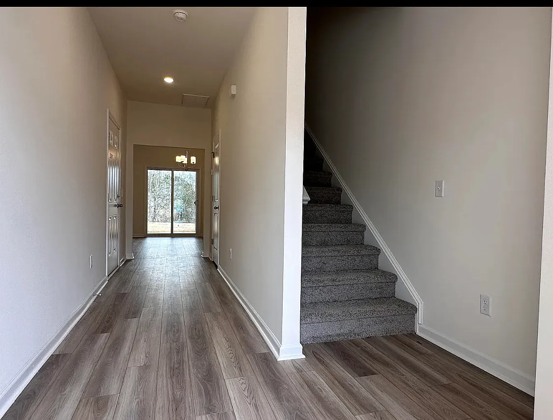 3 bed, 2.5 bath, 1662 sqft, $1,899 — Photo 2