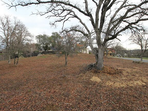 3rd image of 635 Lakeview Ct