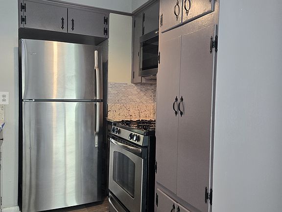 2nd image of 2505 Manor Cir #C23
