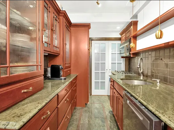 155 East 49th Street image 6 of 7