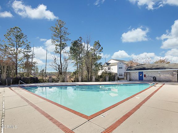 3rd image of 213 Fullford Lane #204