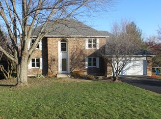 5N901 Ravine Dr, St Charles, IL 60175