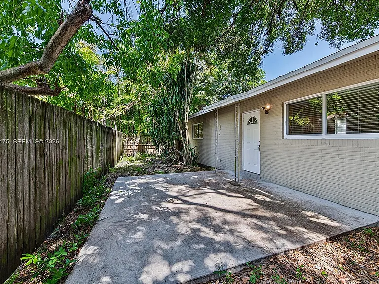 606 SW 16th St — Photo 13