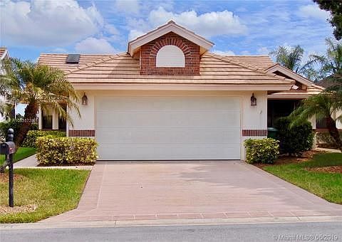 1st image of 451 SW Jefferson Cir