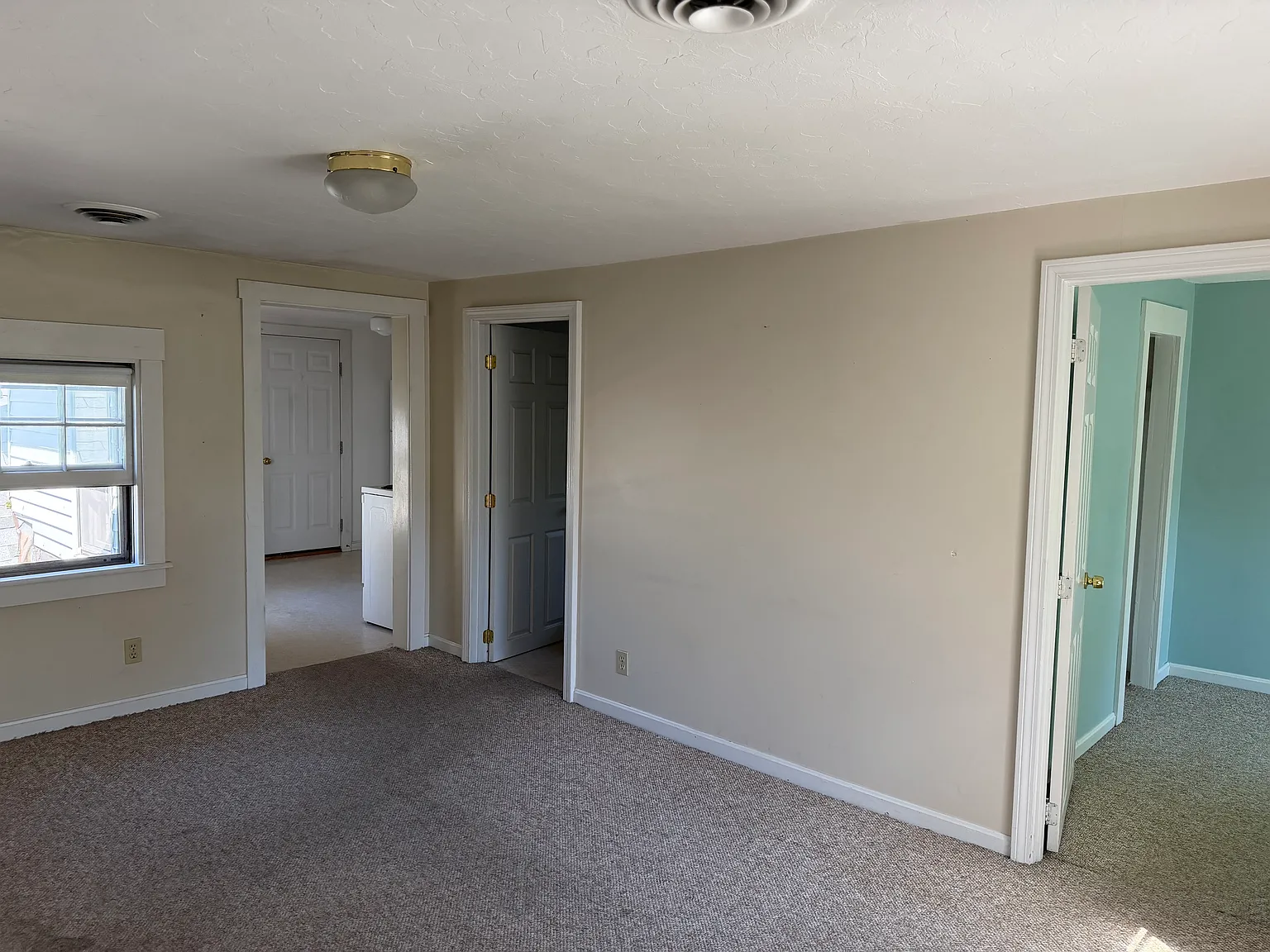 26 White St Concord NH — Photo 3