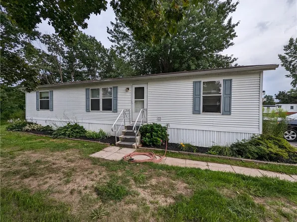 31 Locust Dr, Hamlin, NY 14464