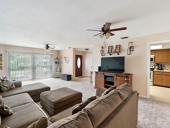 4th image of 2076 Hillwood Dr