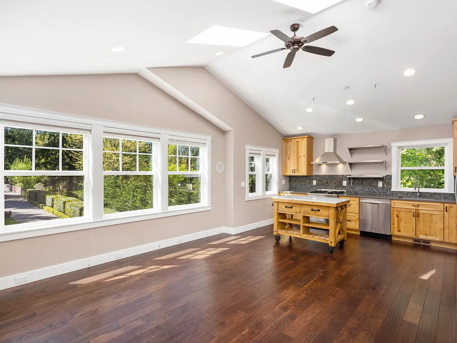 Cozy Hollywood Hill Rental — Photo 4