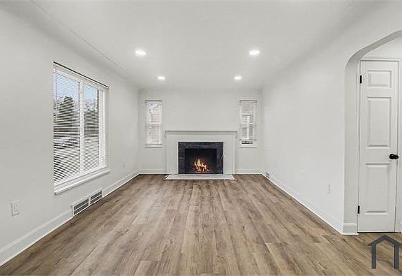 4th image of 15440 Murray Hill St