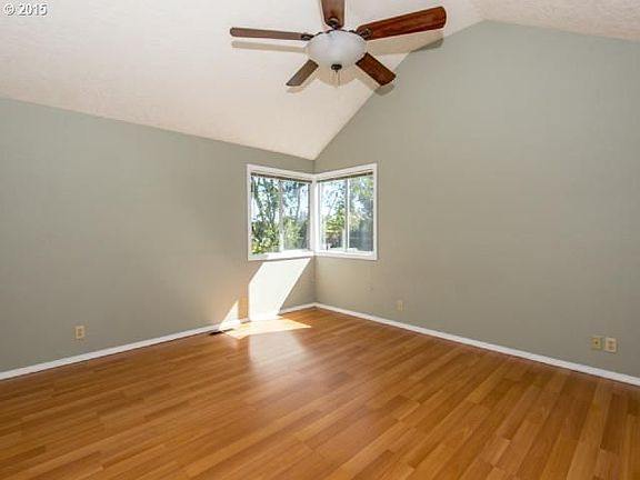 5th image of 13423 SW Laurmont Ct