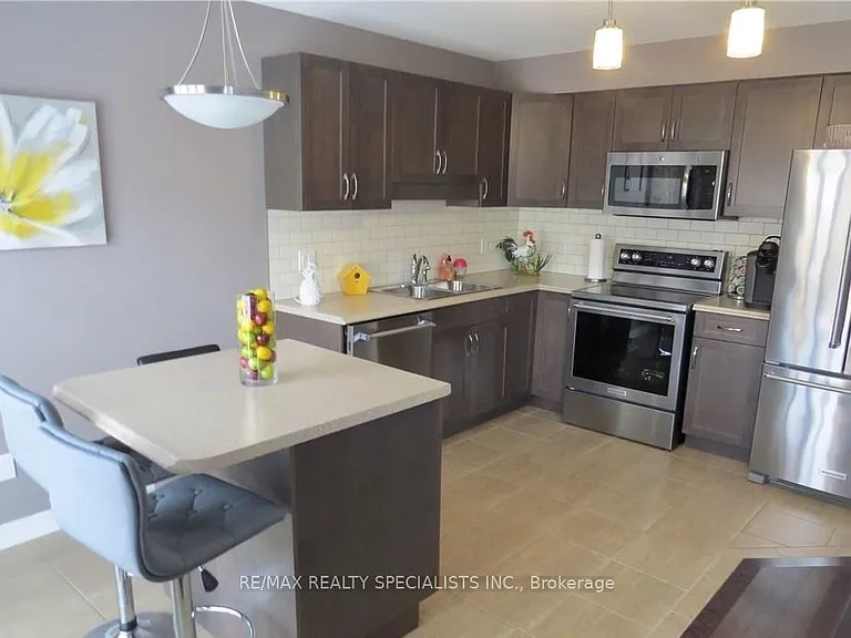 101 Roselawn Cres — Photo 6