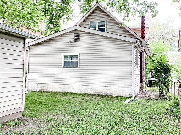 3rd image of 2412 Benton St