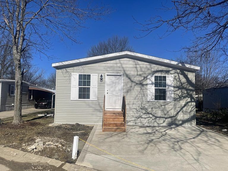 1st image of 16 Greenhaven Dr