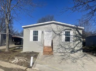 16 Greenhaven Dr, Olmsted Falls, OH 44138
