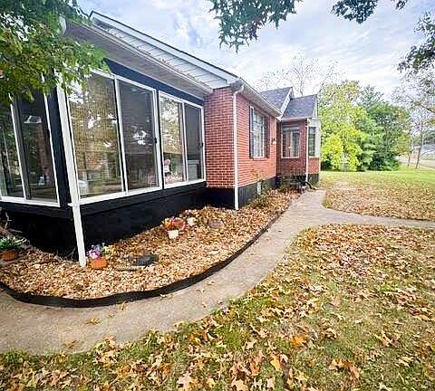 2nd image of 231 Donald St
