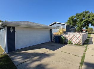 10301 Minnick Ave, Oak Lawn, IL 60453