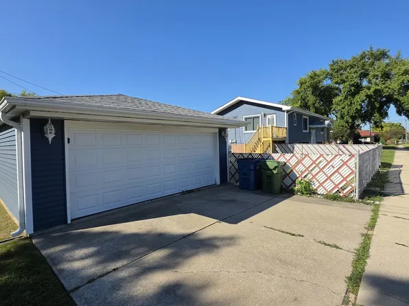 10301 Minnick Ave, Oak Lawn, IL 60453