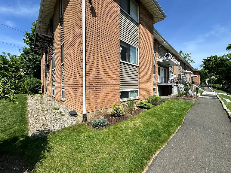 18 Waldron Ave #2A — Photo 8