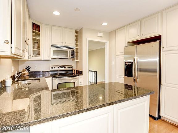 Kitchen w S/S appliance