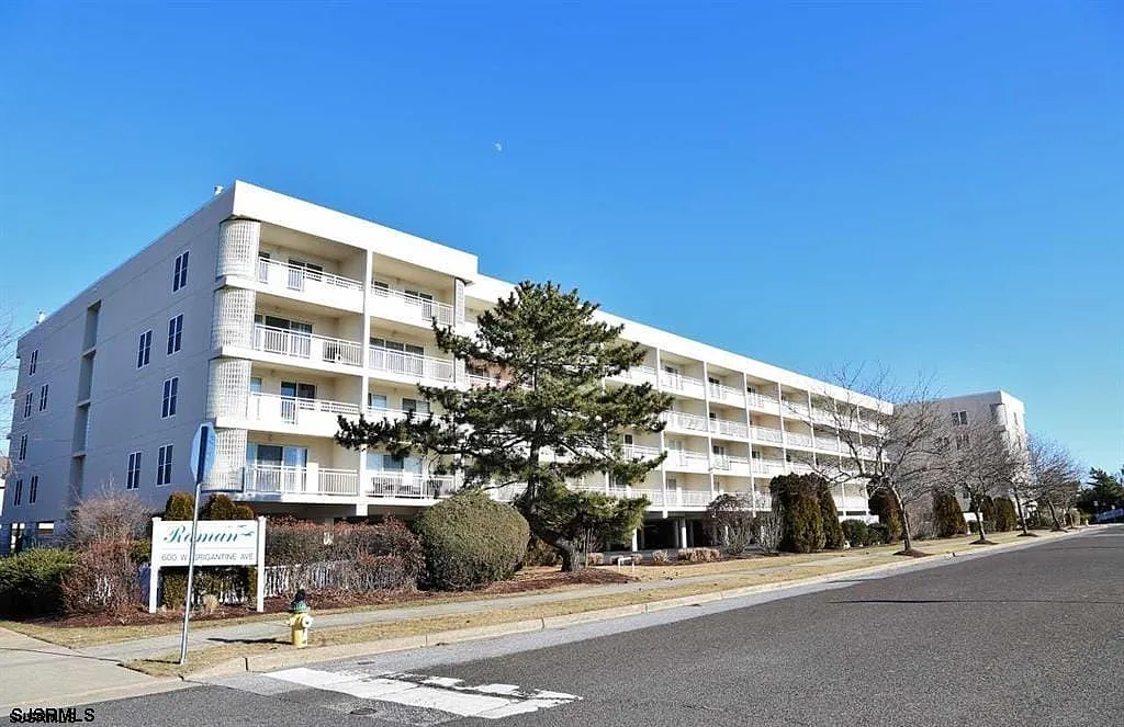 2 bed, 2.5 bath, $2,950 — Photo 2