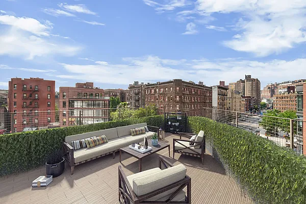 Sold by Compass | media 21