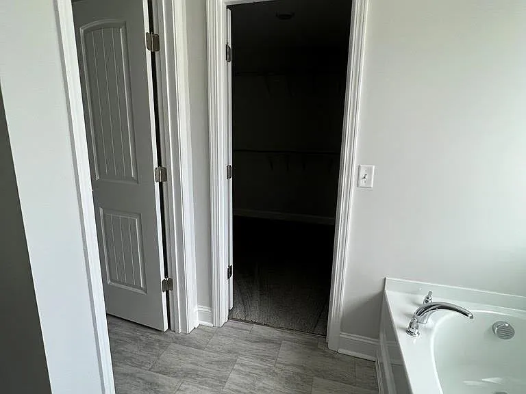 423 Fairview Cir — Photo 22