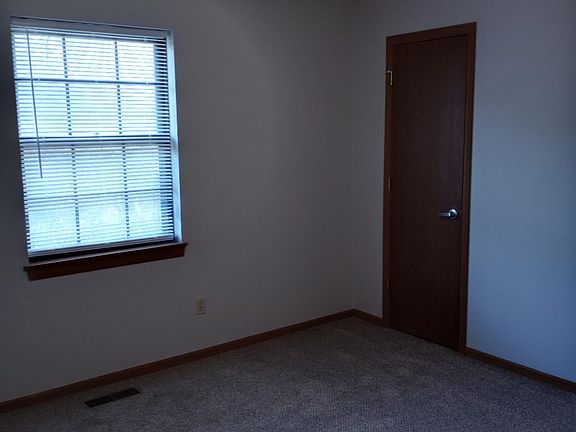 2nd image of 107 NE Timbercreek Dr