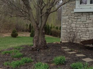 55824 Alverstone Dr E, Middlebury, IN 46540