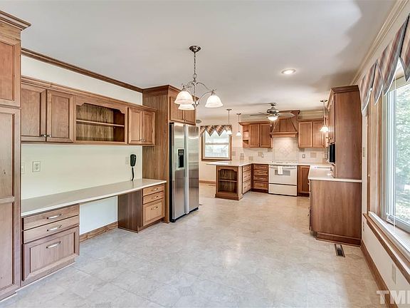 3rd image of 3028 Rosewood Cir