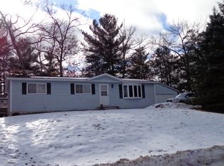 664 Leighton Rd, Waupaca, WI 54981