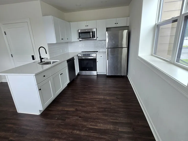 300 Market St #101 — Photo 6