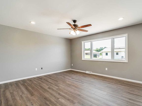 3rd image of 11380 Monteville Ct