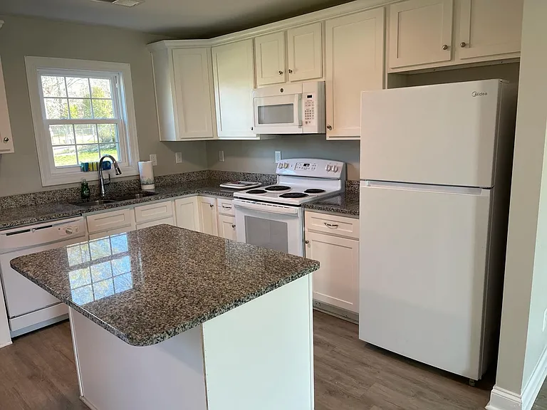 1309 Filbert St — Photo 4