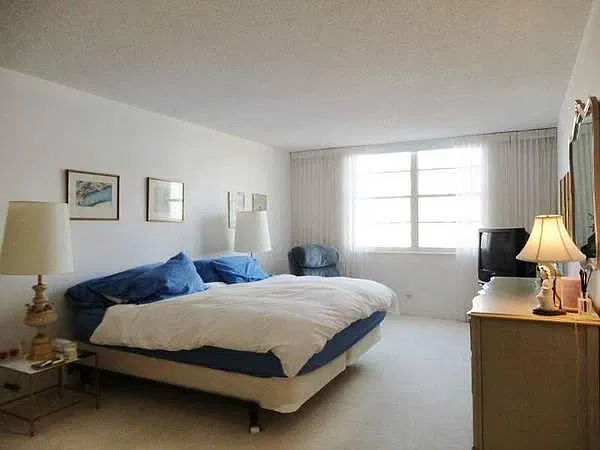 1 bed, 990 sqft, $2,550 — Photo 3