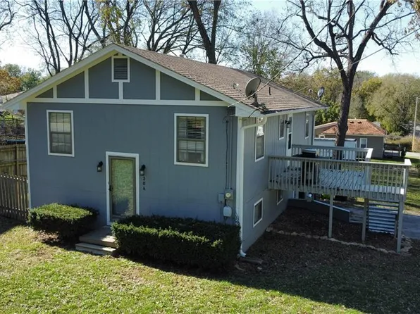 304 N Arnold Ave, Harrisonville, MO 64701