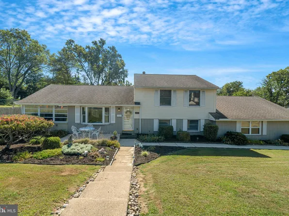 401 Cambridge Rd, Brookhaven, PA 19015