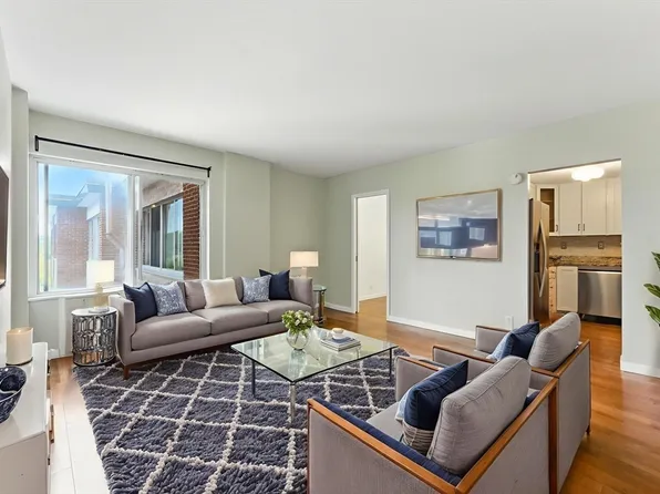 22 Chestnut Pl APT 608, Brookline, MA 02445