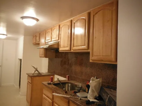 12161 6th Ave, College Point, NY 11356