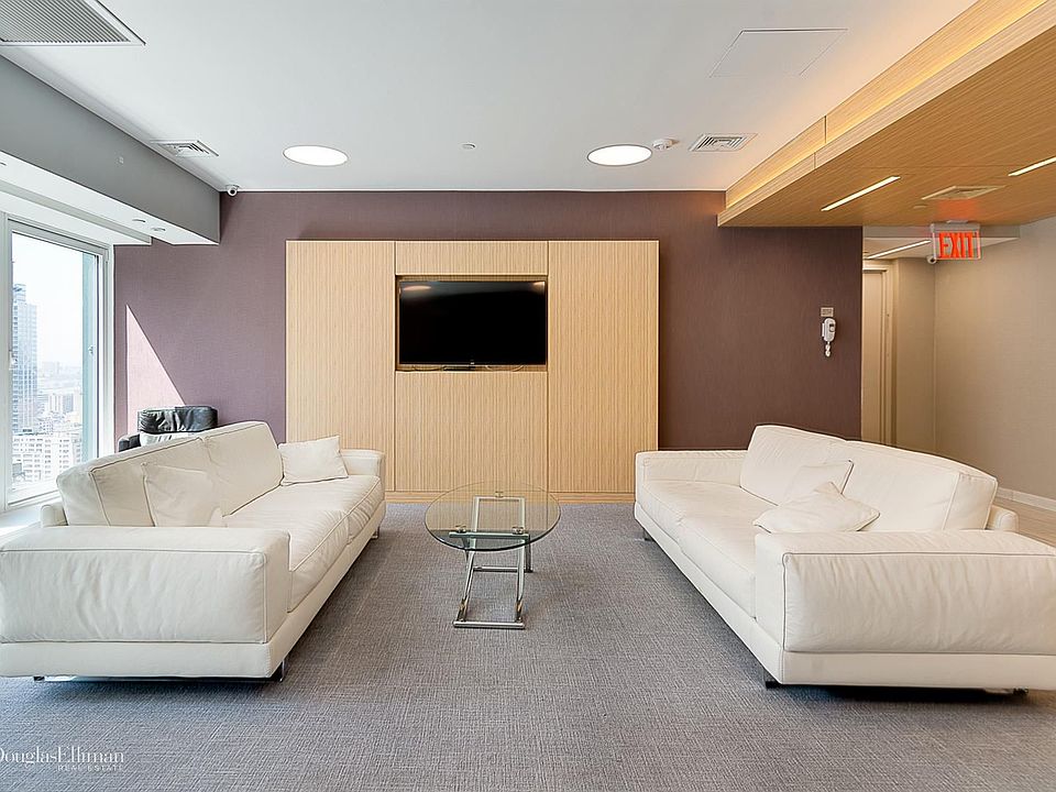 2nd image of 150-156 W 56th St APT 4903
