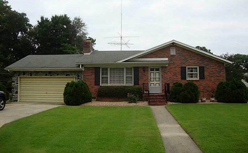1st image of 1528 Forest Glen Cir