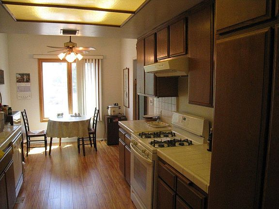 2nd image of 5650 Woodman Ave Unit 204