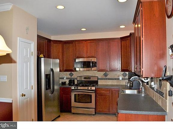 5th image of 28 Linda Ln