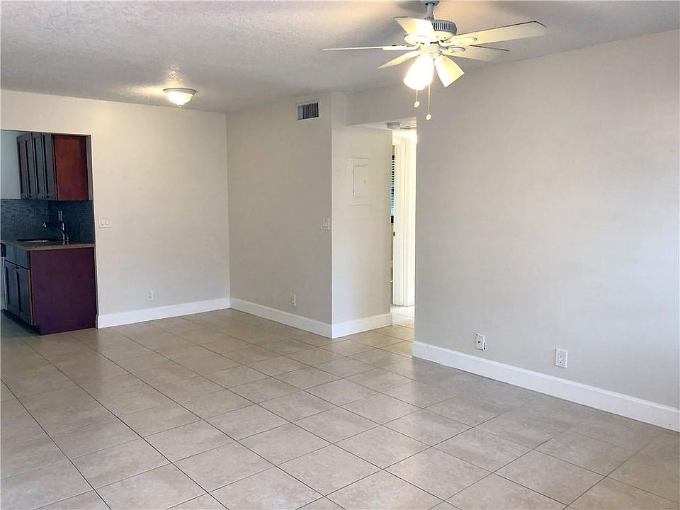 1st image of 10022 Twin Lakes Dr