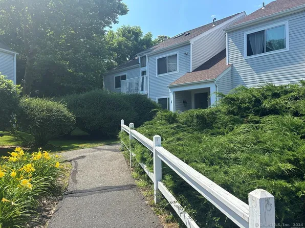 1 Brookwood Drive APT D, Rocky Hill, CT 06067