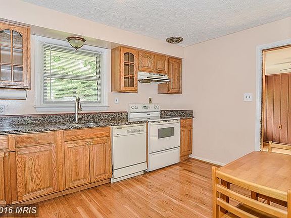 3rd image of 5837 Brookview Dr