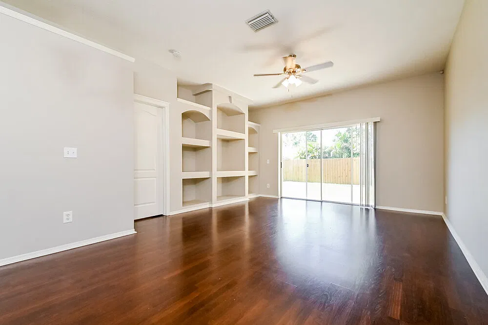 3 bed, 2.0 bath, 1189 sqft, $2,000 — Photo 4